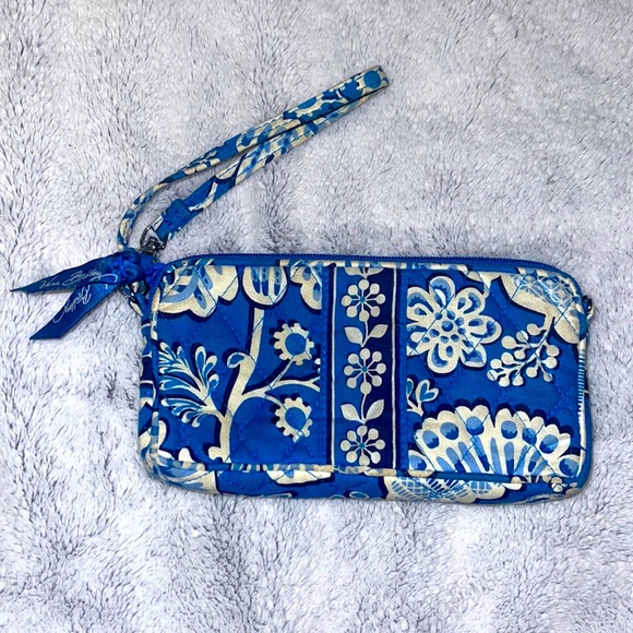 Vera Bradley Handbags - SOLD Vera Bradley wristlet/phone holder